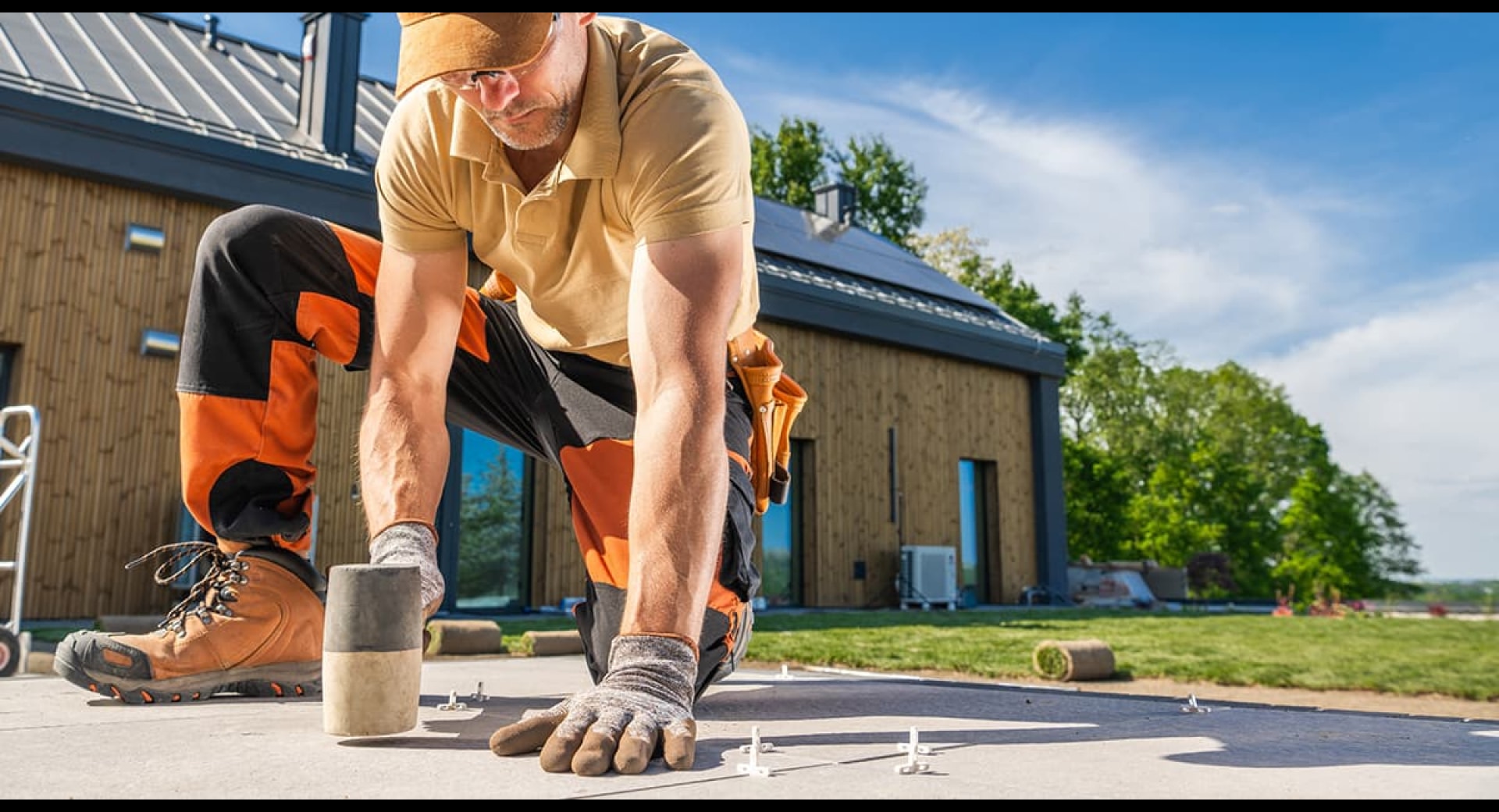 What Insurance Do Winnipeg Deck and Fence Contractors Need?